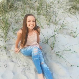 Meet your Posher, Danielle